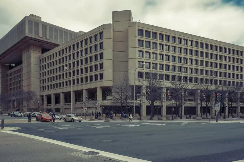 Fachada do edifício J. Edgar Hoover, sede do FBI em Washington