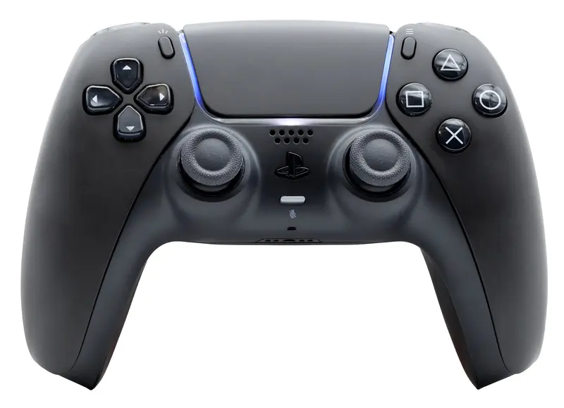Controle DualSense preto do PlayStation 5, visto de frente, com os botões de triângulo, quadrado, círculo e xis e a barra de luz azul no centro